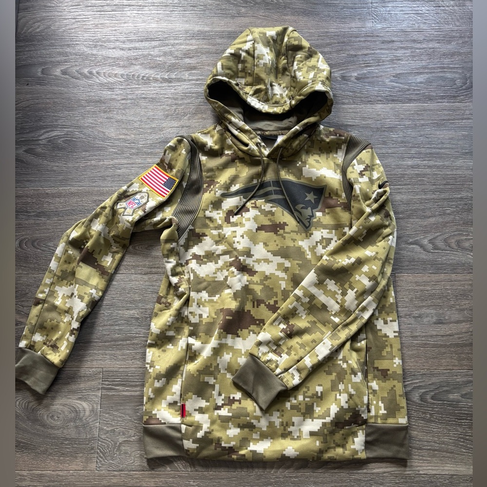 Nike Salute to Service New England Patriots Hoodie